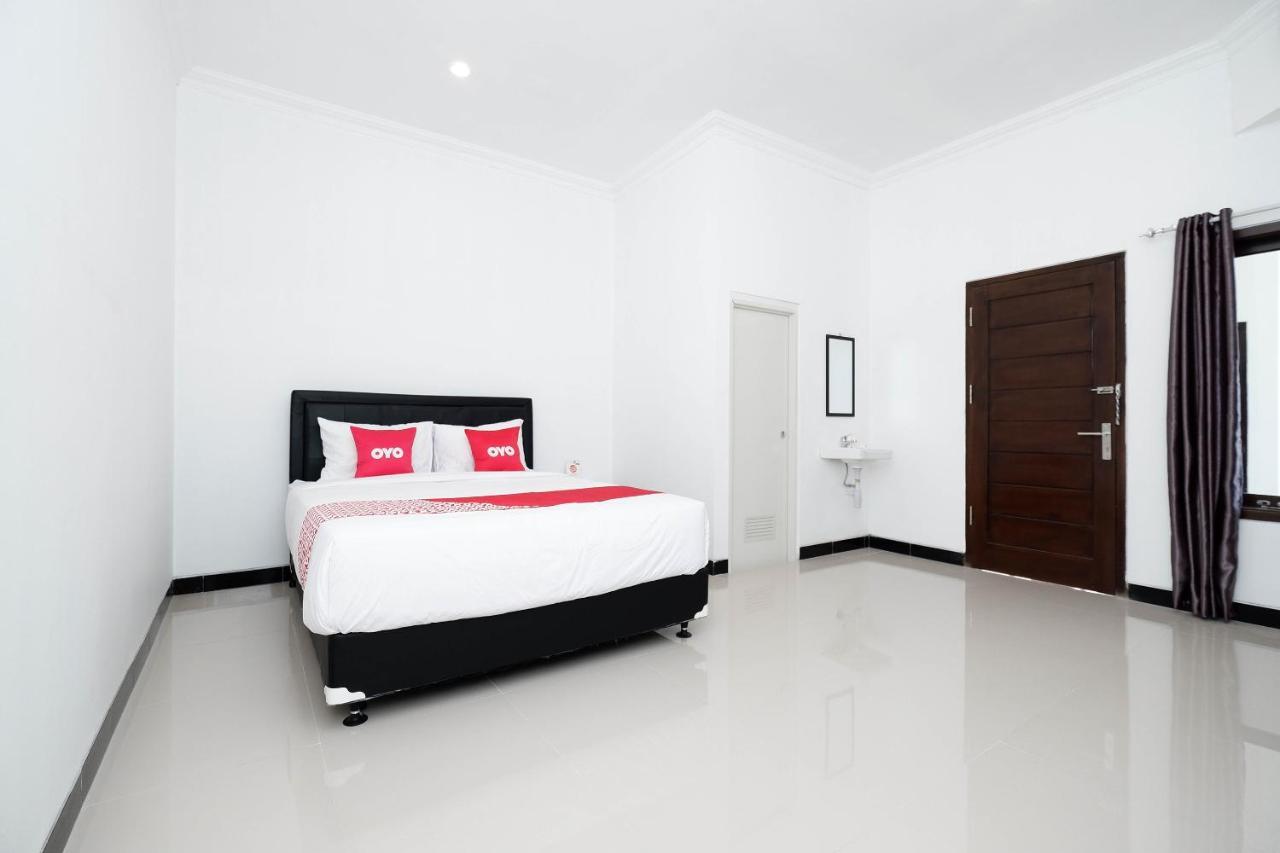 Oyo 1611 Four D'Home Solo Kültér fotó
