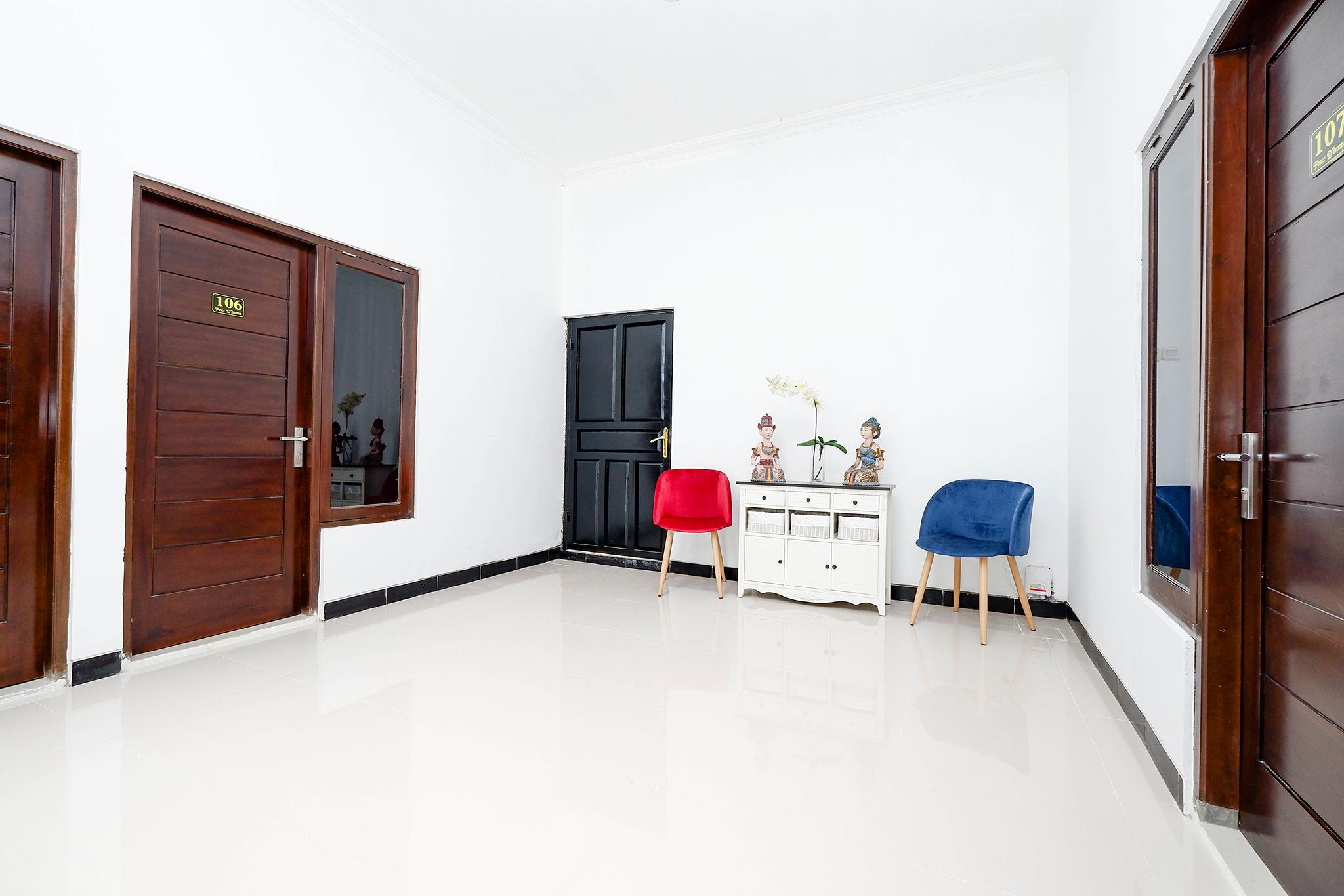 Oyo 1611 Four D'Home Solo Kültér fotó